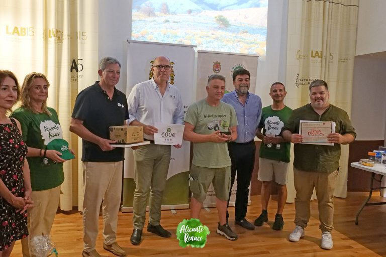 El Alcalde de Alicante, Luis Barcala, preside la entrega de premios del Concurso Fotográfico Alicante Renace 2024