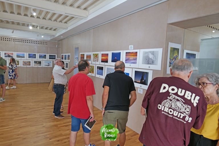 Inauguración de la ExpoFoto «Alicante Renace» organizada por la Asociación Enamorados de Alicante