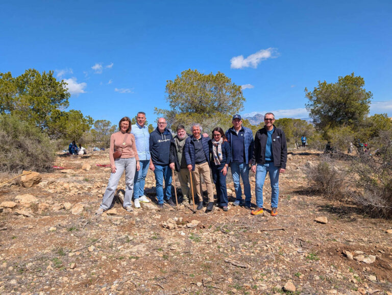 Monte Orgegia florece: 1.700 voluntarios siembran vida y esperanza en Alicante