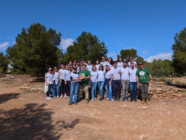 PADIMA y Alicante Renace se unen para reforestar el Monte Orgegia con 100 nuevas plantas autóctonas