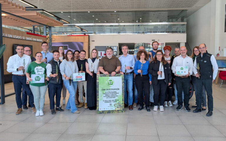 Medimotors Premium renueva su compromiso con Alicante Renace con una nueva plantación en el Monte Orgegia