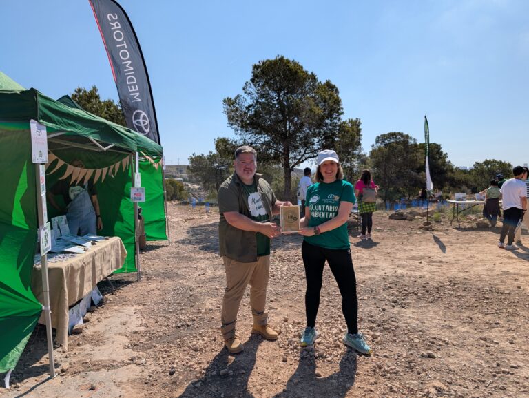 Medimotors Premium convoca a más de 200 personas para reforestar el Monte Orgegia con el proyecto Alicante Renace