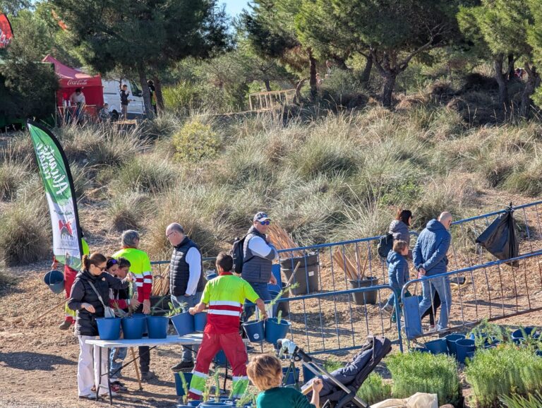 Más de 1.000 personas celebran en el Monte Orgegia una jornada Medio Ambiental