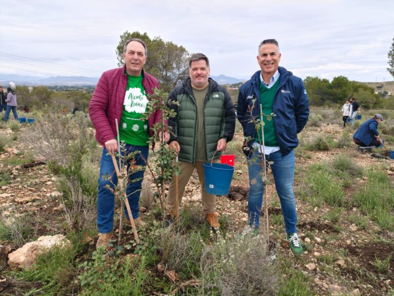 Alicante ‘renace’ con la reforestación de primavera del Monte Orgegia y el apoyo de mil voluntarios